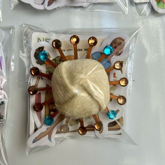 Vintage Upcycled Atomic Starburst Refrigerator Magnet Buttons Rhinestones Cream - Picture 7 of 7